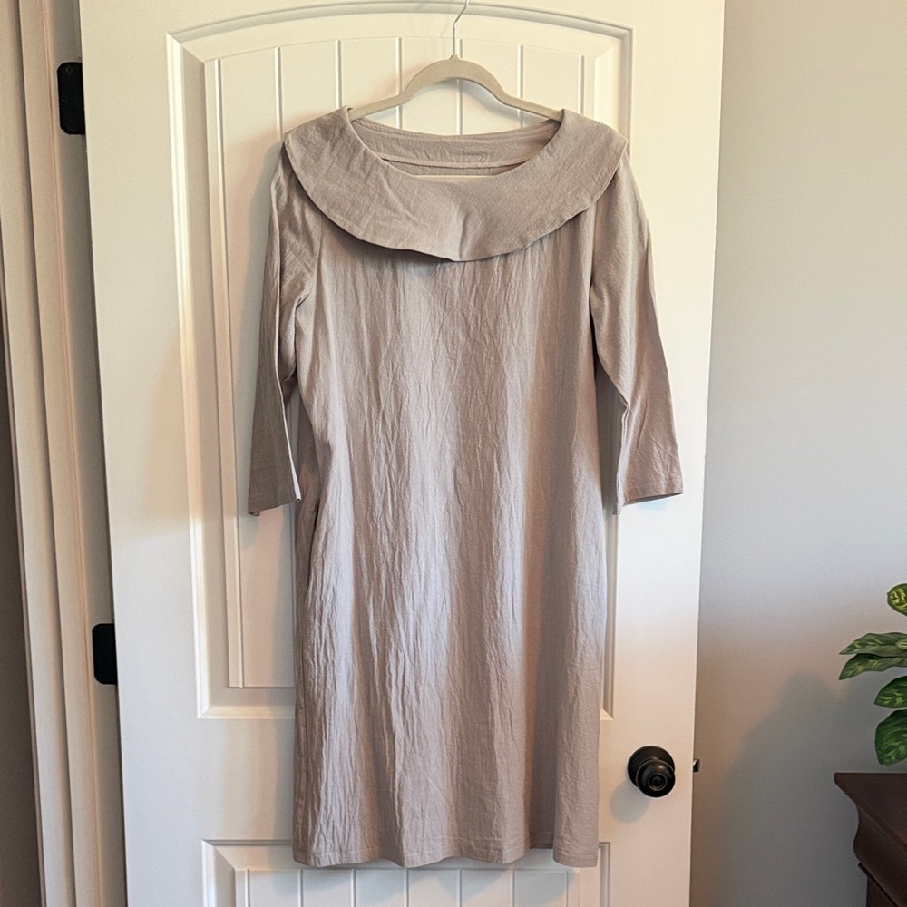 Light Gray Midi Dress with Decorative Rounded Collar